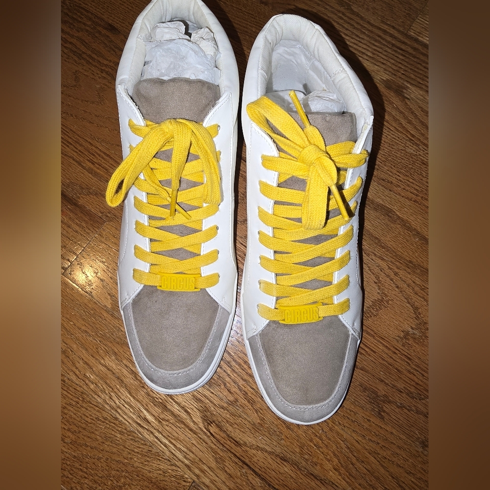 Sam Edelman Deszi Oxford Mid White and Gray Sneakers with Yellow Laces‎